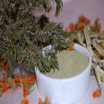 Masque pour le visage à base de plantes, feuille de dopuntia, romarin, orange.
masque artisanale 100% naturelle